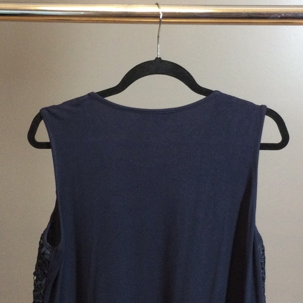 L Nanette Lepore navy lace overlay stretch top - Picture 6 of 15